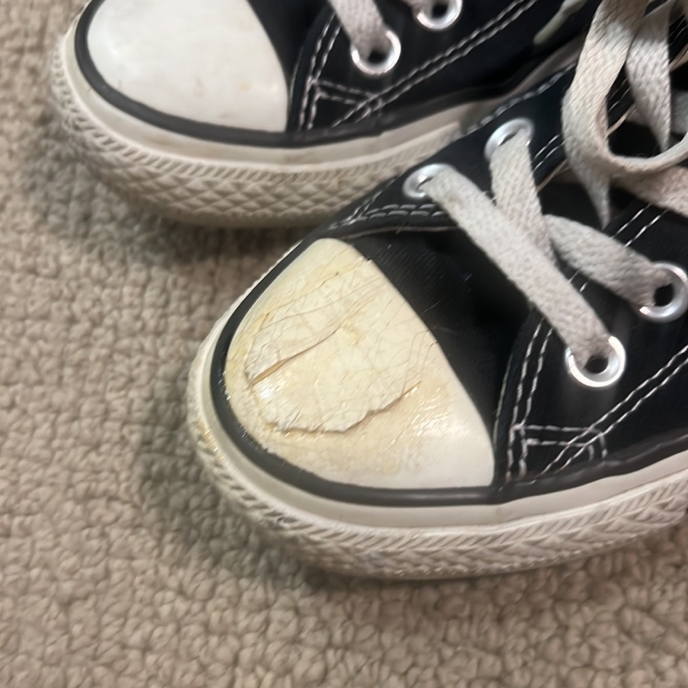 Black classic converse women’s 7, damaged toe - Picture 4 of 8
